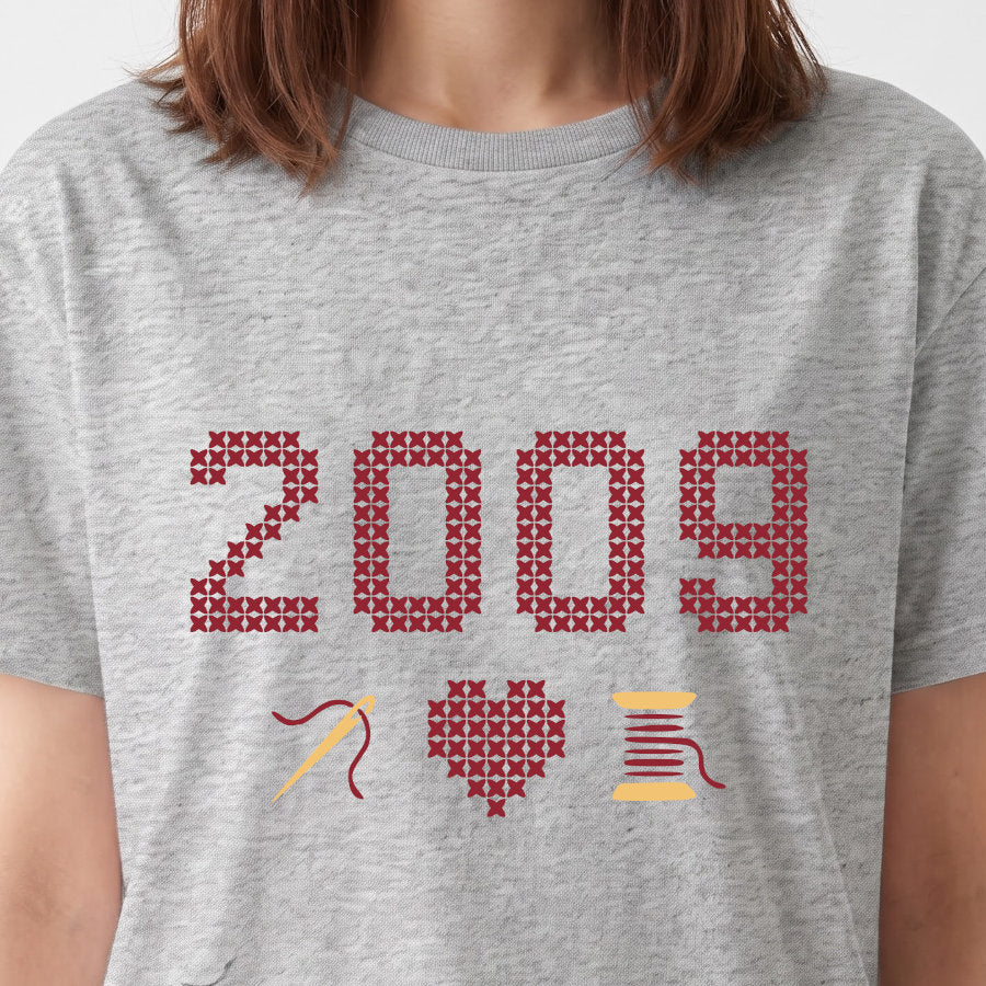 Cross Stitch Queen | Personalized T-shirt | Grey